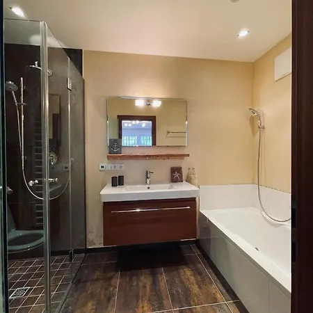 Διαμέρισμα Mona *